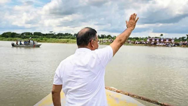 হিরণ পয়েন্ট ও নলিয়ান পরিদর্শন শেষে মোংলা নৌঘাঁটিতে প্রধানমন্ত্রী হিরণ পয়েন্ট ও নলিয়ান পরিদর্শন শেষে মোংলা নৌঘাঁটিতে প্রধানমন্ত্রী