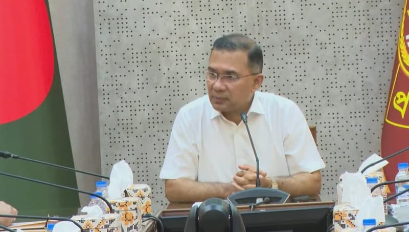 ঢাকার গণপরিবহন ব্যবস্থাপনা নিয়ে বৈঠকে প্রধানমন্ত্রী ঢাকার গণপরিবহন ব্যবস্থাপনা নিয়ে বৈঠকে প্রধানমন্ত্রী