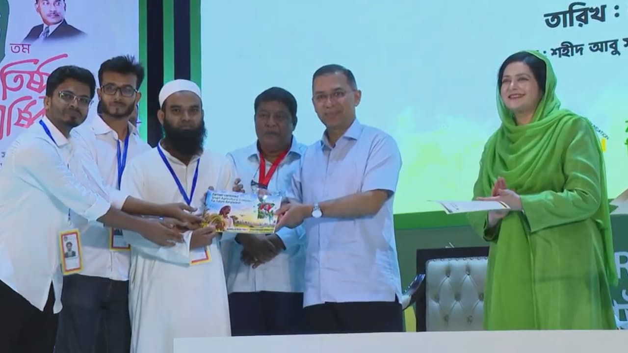 মানুষের পাশে দাঁড়ানোর লক্ষ্য কেউ বাধাগ্রস্ত করতে পারবে না: প্রধানমন্ত্রী ছবিতে মানুষের পাশে দাঁড়ানোর লক্ষ্য কেউ বাধাগ্রস্ত করতে পারবে না: প্রধানমন্ত্রী সংক্রান্ত দৃশ্য