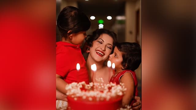 পারিবারিক আবহে সন্তানদের নিয়ে নিজের জন্মদিন উদ্যাপন পরীমণির পারিবারিক আবহে সন্তানদের নিয়ে নিজের জন্মদিন উদ্যাপন পরীমণির