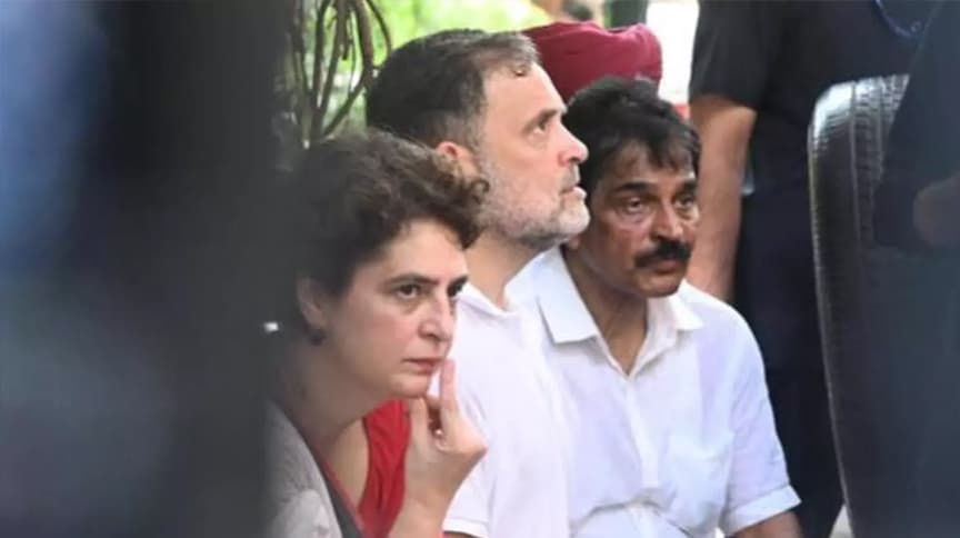 দিল্লিতে বিক্ষোভ সমাবেশ থেকে রাহুল-প্রিয়াঙ্কা আটক দিল্লিতে বিক্ষোভ সমাবেশ থেকে রাহুল-প্রিয়াঙ্কা আটক