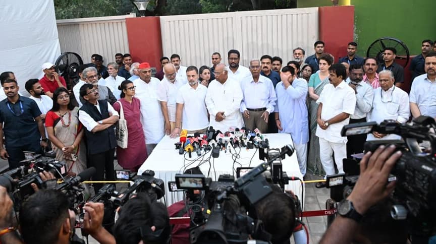 রাজনৈতিক প্রতিরোধ চলবে: রাহুল গান্ধী রাজনৈতিক প্রতিরোধ চলবে: রাহুল গান্ধী
