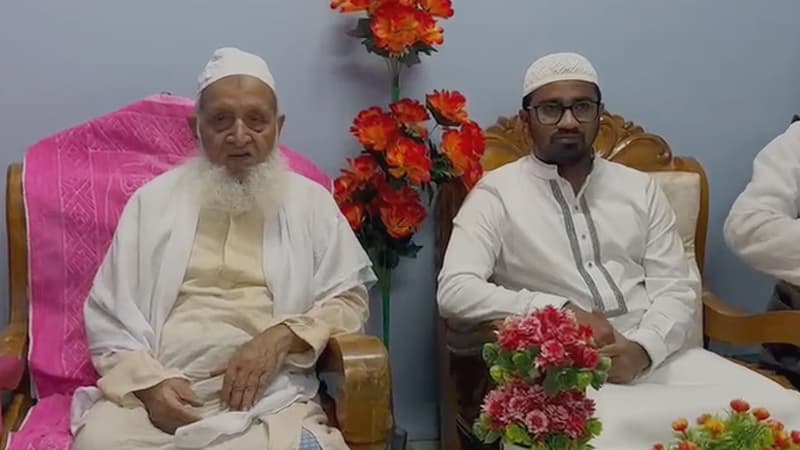 হেফাজতের আমিরের সঙ্গে রাশেদ খানের সৌজন্য সাক্ষাৎ হেফাজতের আমিরের সঙ্গে রাশেদ খানের সৌজন্য সাক্ষাৎ