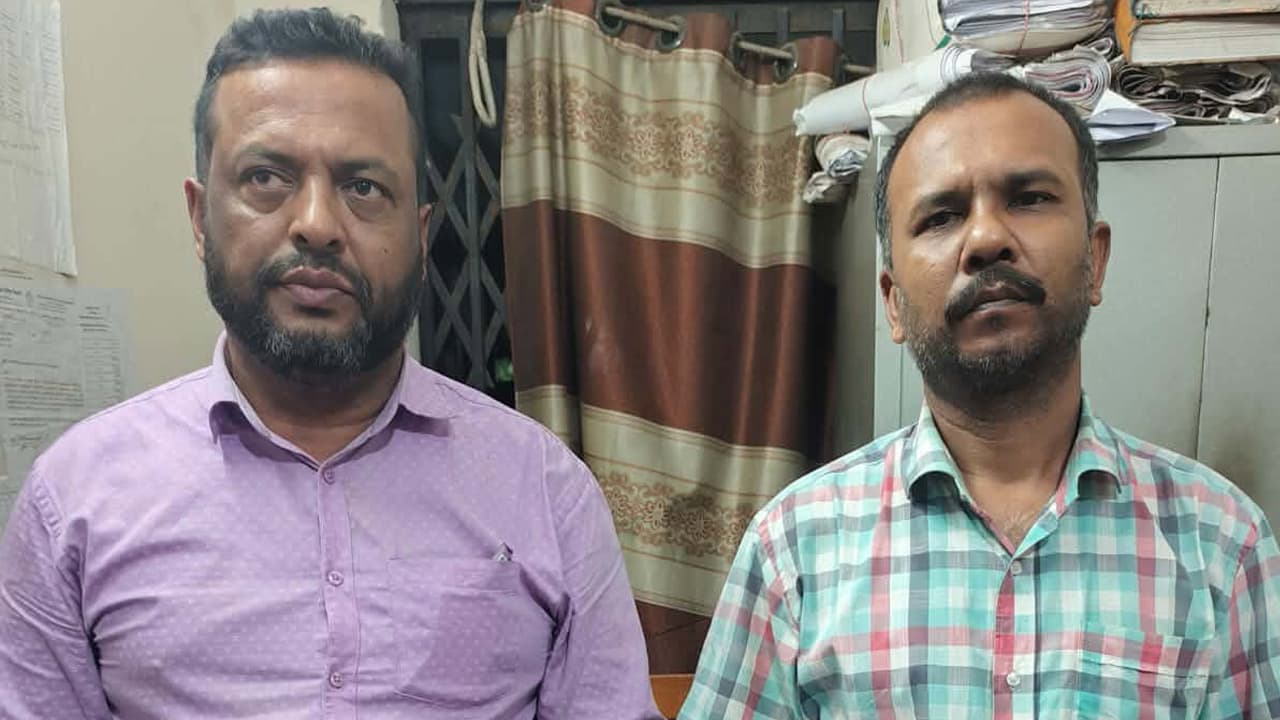 মোহাম্মদপুরে হ্যান্ডকাফ পরিয়ে তুলে নেওয়ার ঘটনায় রিহ্যাবের ২ কর্মী গ্রেফতার মোহাম্মদপুরে হ্যান্ডকাফ পরিয়ে তুলে নেওয়ার ঘটনায় রিহ্যাবের ২ কর্মী গ্রেফতার