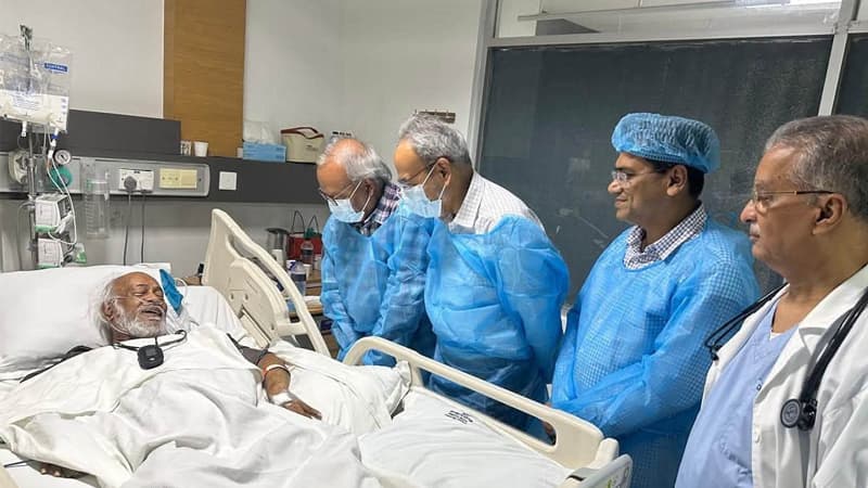 এলজিআরডিমন্ত্রীকে দেখতে হাসপাতালে রিজভী এলজিআরডিমন্ত্রীকে দেখতে হাসপাতালে রিজভী