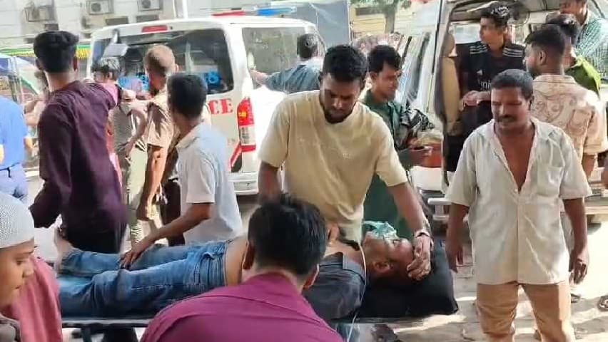 বাস পোড়ানো মামলায় গ্রেফতার সেই ইউপি চেয়ারম্যান অসুস্থ, নেয়া হলো ঢামেকে বাস পোড়ানো মামলায় গ্রেফতার সেই ইউপি চেয়ারম্যান অসুস্থ, নেয়া হলো ঢামেকে