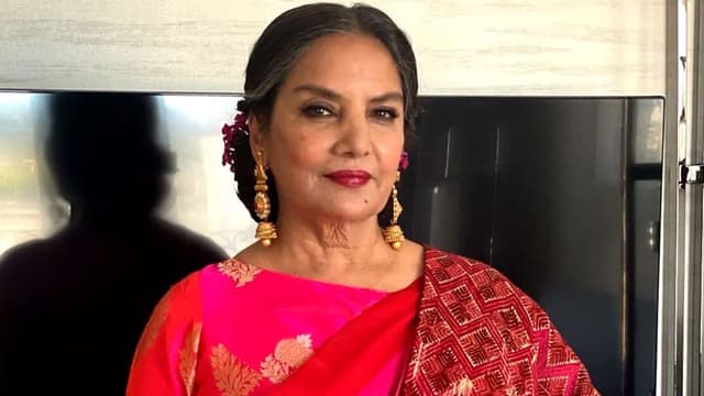 মুসলিম হয়েও কেন নামাজ পড়েন না শাবানা আজমি? মুসলিম হয়েও কেন নামাজ পড়েন না শাবানা আজমি?