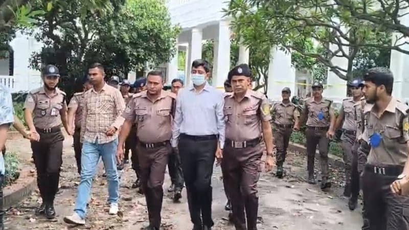 বিএনপি নেতা ইলিয়াস আলী গুম: ট্রাইব্যুনালে বিমান বাহিনীর উইং কমান্ডার সাইফ বিএনপি নেতা ইলিয়াস আলী গুম: ট্রাইব্যুনালে বিমান বাহিনীর উইং কমান্ডার সাইফ