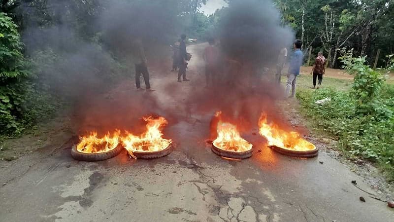 সাজেকে অনির্দিষ্টকালের সড়ক অবরোধ, ৯ শতাধিক পর্যটক আটকা সাজেকে অনির্দিষ্টকালের সড়ক অবরোধ, ৯ শতাধিক পর্যটক আটকা