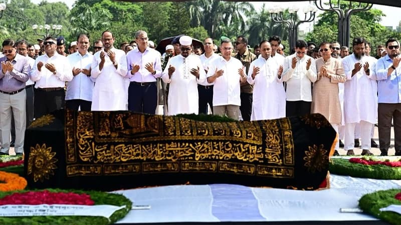 বিএনপি নেতা সালাহউদ্দিনের জানাজা অনুষ্ঠিত বিএনপি নেতা সালাহউদ্দিনের জানাজা অনুষ্ঠিত