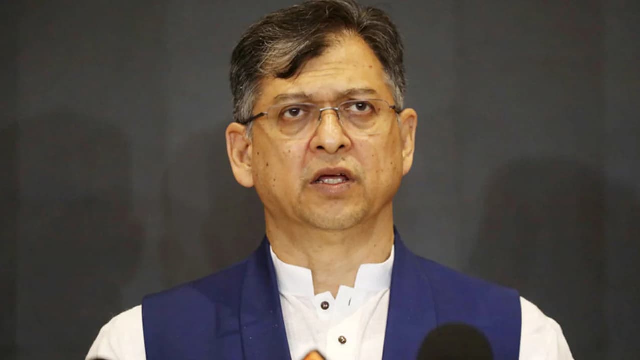 সংবিধান সংশোধন ইস্যুতে বিরোধী দলের সক্রিয় অংশগ্রহণ চায় সরকার: সালাহউদ্দিন আহমদ সংবিধান সংশোধন ইস্যুতে বিরোধী দলের সক্রিয় অংশগ্রহণ চায় সরকার: সালাহউদ্দিন আহমদ