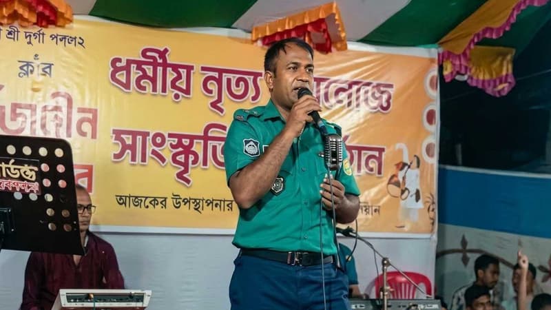 সিলেটে পুলিশের পোশাকে পূজামণ্ডপে গান, এএসআই প্রত্যাহার সিলেটে পুলিশের পোশাকে পূজামণ্ডপে গান, এএসআই প্রত্যাহার