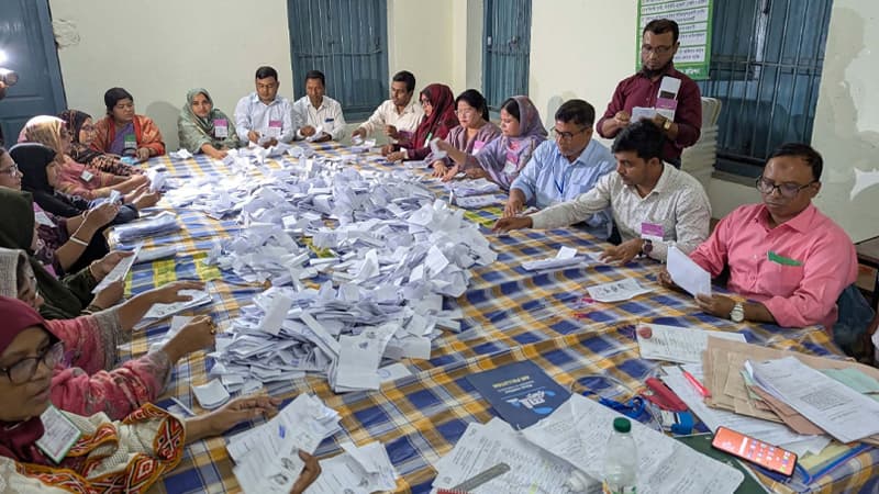 ঠাকুরগাঁও-১ উপনির্বাচনের ভোটগ্রহণ শেষ, চলছে গণনা ঠাকুরগাঁও-১ উপনির্বাচনের ভোটগ্রহণ শেষ, চলছে গণনা