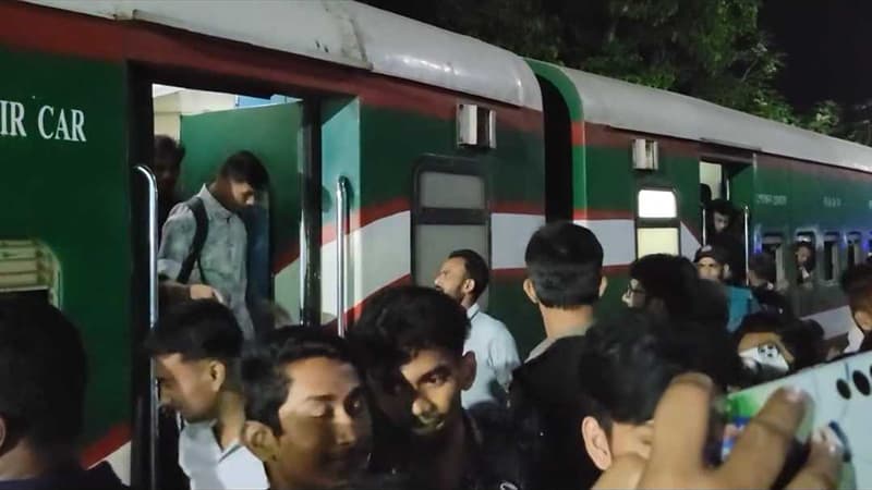 রাবির রেলস্টেশনে নিয়মিত থামবে তিতুমীর-সাগরদাঁড়ি এক্সপ্রেস রাবির রেলস্টেশনে নিয়মিত থামবে তিতুমীর-সাগরদাঁড়ি এক্সপ্রেস