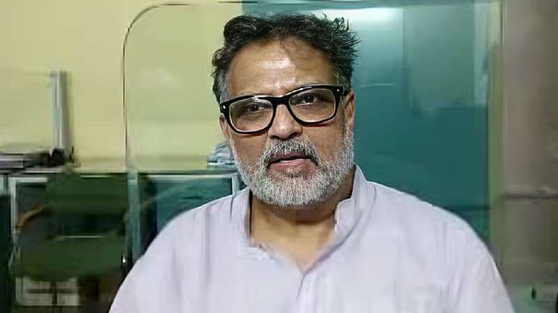 মহাত্মা গান্ধীর প্রপৌত্র তুষার গান্ধী আটক মহাত্মা গান্ধীর প্রপৌত্র তুষার গান্ধী আটক