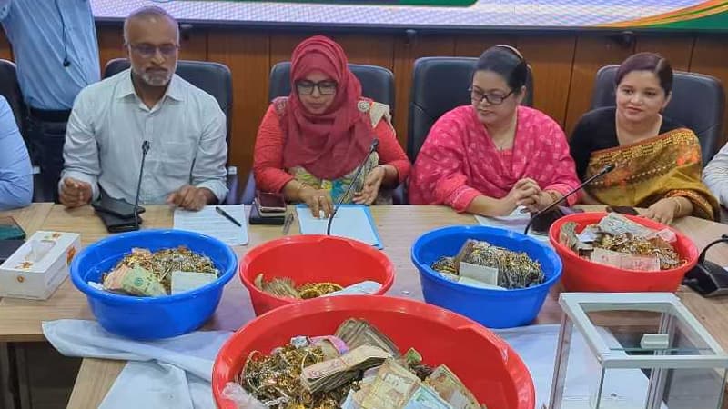 পাগলা মসজিদে ৬ বছর ধরে জমা পড়া স্বর্ণালঙ্কারের ওজন মাপছে প্রশাসন পাগলা মসজিদে ৬ বছর ধরে জমা পড়া স্বর্ণালঙ্কারের ওজন মাপছে প্রশাসন
