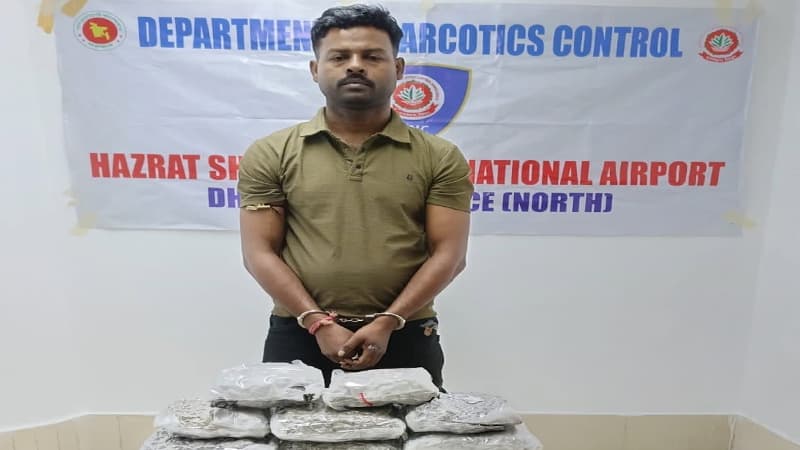 শাহজালালে বিপুল পরিমাণ কুশসহ ভারতীয় নাগরিক গ্রেফতার শাহজালালে বিপুল পরিমাণ কুশসহ ভারতীয় নাগরিক গ্রেফতার