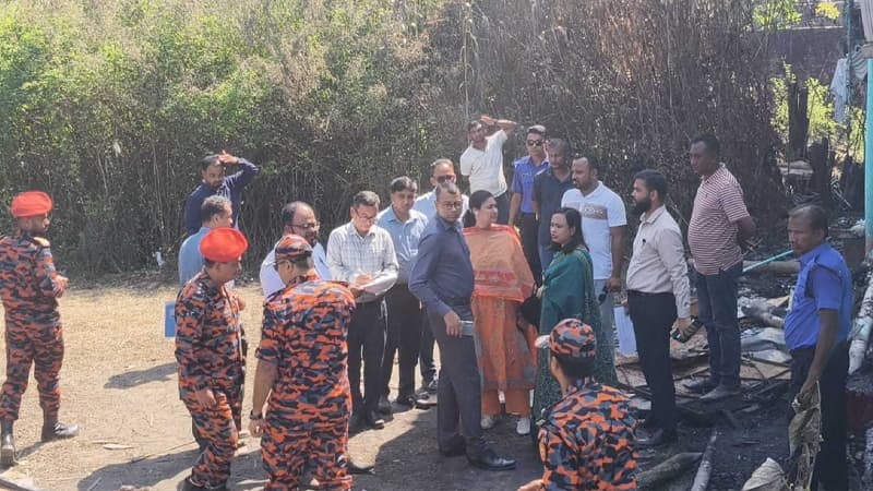 কক্সবাজারে অগ্নিকাণ্ডের ঘটনায় রিসোর্ট পরিদর্শনে তদন্ত কমিটি কক্সবাজারে অগ্নিকাণ্ডের ঘটনায় রিসোর্ট পরিদর্শনে তদন্ত কমিটি