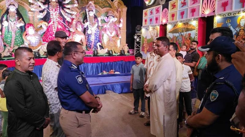 পূজামণ্ডপের নিরাপত্তায় ২৪ ঘণ্টা সজাগ পুলিশ: চট্টগ্রাম রেঞ্জ ডিআইজি পূজামণ্ডপের নিরাপত্তায় ২৪ ঘণ্টা সজাগ পুলিশ: চট্টগ্রাম রেঞ্জ ডিআইজি