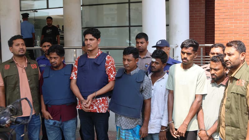চট্টগ্রামে যুবদল কর্মীকে প্রকাশ্যে হত্যা, অস্ত্রসহ গ্রেফতার ৬ চট্টগ্রামে যুবদল কর্মীকে প্রকাশ্যে হত্যা, অস্ত্রসহ গ্রেফতার ৬