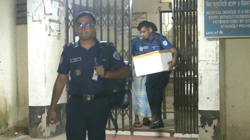 কক্সবাজারে আগুনে পোড়া দেহগুলোর ডিএনএ নমুনা পাঠানো হচ্ছে ঢাকায় কক্সবাজারে আগুনে পোড়া দেহগুলোর ডিএনএ নমুনা পাঠানো হচ্ছে ঢাকায়