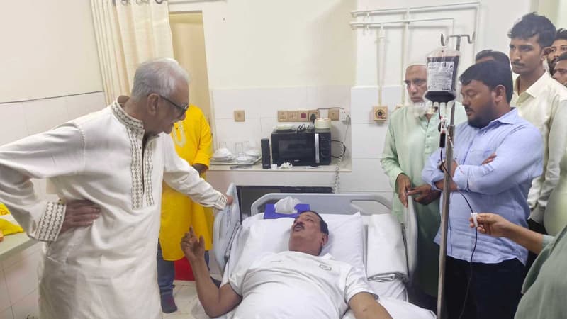 ভূমিমন্ত্রী মিজানুর রহমান মিনু হাসপাতালে ভর্তি ছবিতে ভূমিমন্ত্রী মিজানুর রহমান মিনু হাসপাতালে ভর্তি সংক্রান্ত দৃশ্য