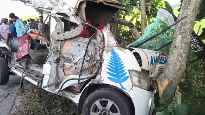 ফরিদপুরে বাস-অ্যাম্বুলেন্সের সংঘর্ষে প্রাণ গেল ৩ জনের ফরিদপুরে বাস-অ্যাম্বুলেন্সের সংঘর্ষে প্রাণ গেল ৩ জনের
