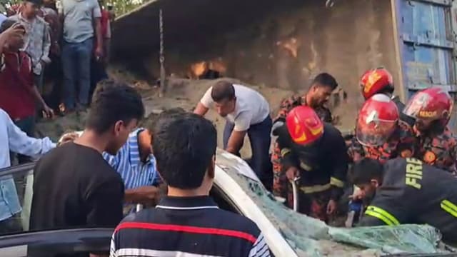 ফরিদপুরে বালুবাহী ট্রাক চাপায় মা-ছেলে নিহত ফরিদপুরে বালুবাহী ট্রাক চাপায় মা-ছেলে নিহত