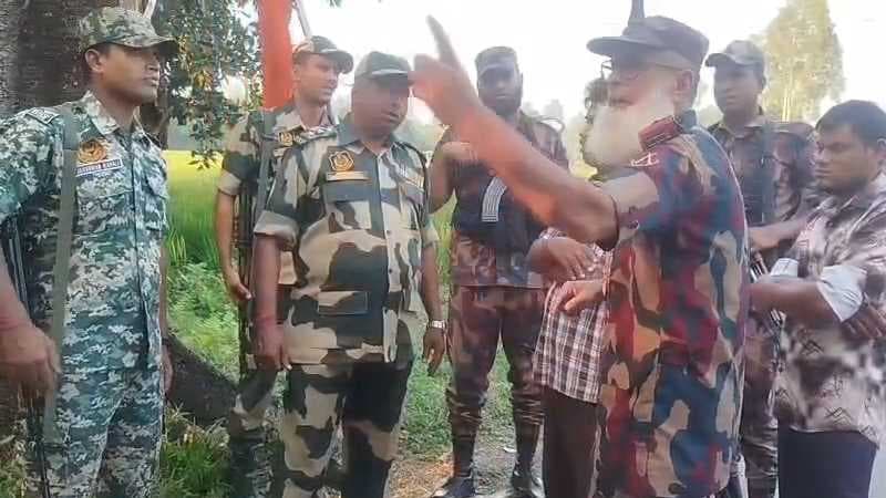 ভ্যানচালককে মারধর, বিএসএফকে ক্ষমা চাইতে বিজিবি সদস্যের কড়া বার্তা ভ্যানচালককে মারধর, বিএসএফকে ক্ষমা চাইতে বিজিবি সদস্যের কড়া বার্তা