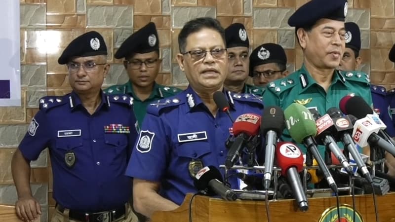 বল প্রয়োগ করলে বলা হয় ‘ফ্যাসিস্ট পুলিশ’, না করলে বলা হয় দুর্বল: আইজিপি বল প্রয়োগ করলে বলা হয় ‘ফ্যাসিস্ট পুলিশ’, না করলে বলা হয় দুর্বল: আইজিপি