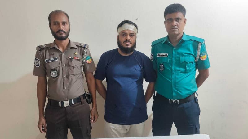 টঙ্গীতে মাদ্রাসা শিক্ষার্থীকে চুমুর ঘটনায় অভিযুক্ত শিক্ষকের জামিন নামঞ্জুর ছবিতে টঙ্গীতে মাদ্রাসা শিক্ষার্থীকে চুমুর ঘটনায় অভিযুক্ত শিক্ষকের জামিন নামঞ্জুর সংক্রান্ত দৃশ্য
