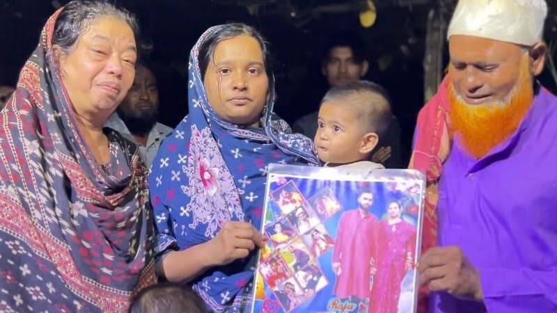 রাশিয়ায় যুদ্ধক্ষেত্রে ফরিদপুরের যুবকের মৃত্যুর খবর, দিশেহারা পরিবার রাশিয়ায় যুদ্ধক্ষেত্রে ফরিদপুরের যুবকের মৃত্যুর খবর, দিশেহারা পরিবার