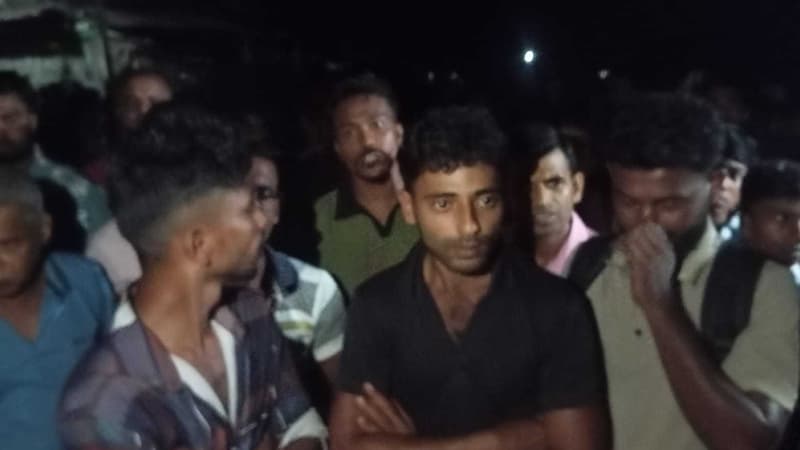 পিরোজপুরে অতিরিক্ত যাত্রীবোঝাই ট্রলার থেকে নদীতে পড়ে নিখোঁজ মা-মেয়ে পিরোজপুরে অতিরিক্ত যাত্রীবোঝাই ট্রলার থেকে নদীতে পড়ে নিখোঁজ মা-মেয়ে