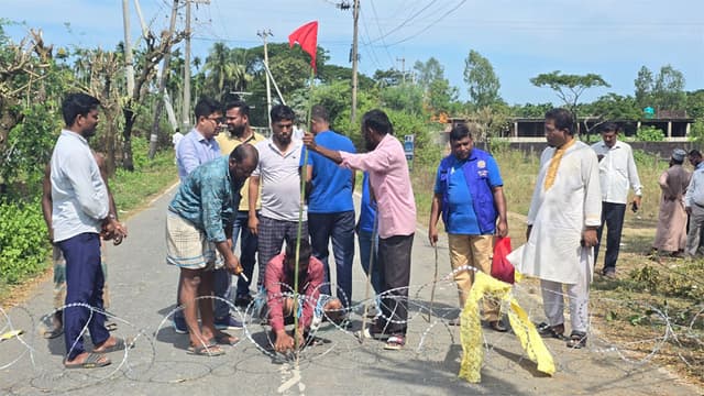 গ্যাসের আগুনের তীব্রতা বেড়েছে ইনানীতে, আতঙ্কে ৪০০ পরিবার গ্যাসের আগুনের তীব্রতা বেড়েছে ইনানীতে, আতঙ্কে ৪০০ পরিবার