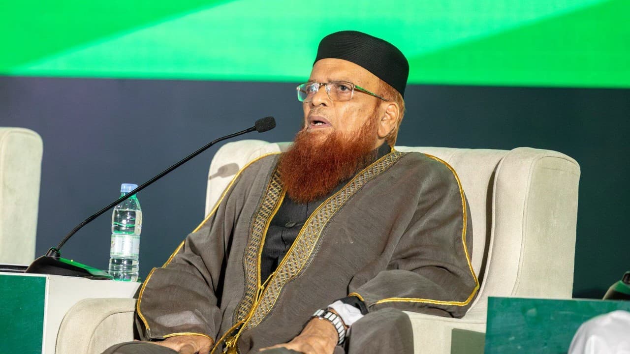 বুদ্ধিবৃত্তিক বিচ্যুতি মোকাবিলায় ভারসাম্যপূর্ণ ফতোয়ার ওপর গুরুত্বারোপ মুফতি তাকি উসমানির বুদ্ধিবৃত্তিক বিচ্যুতি মোকাবিলায় ভারসাম্যপূর্ণ ফতোয়ার ওপর গুরুত্বারোপ মুফতি তাকি উসমানির